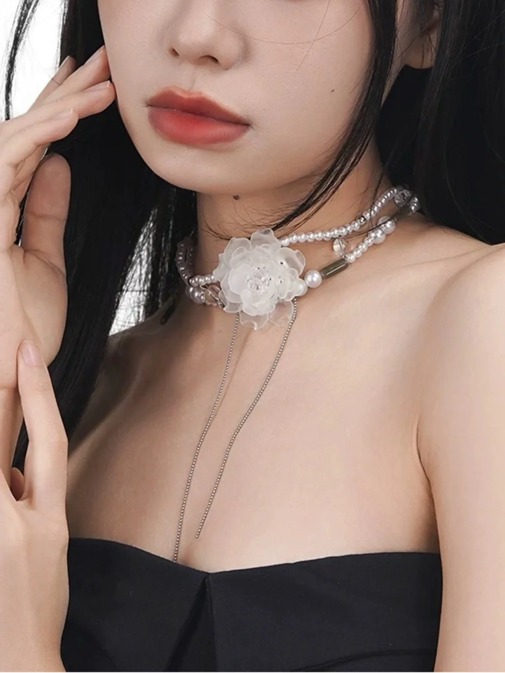 4/$15 Elegant White Floral Choker Necklace with Silver Chains